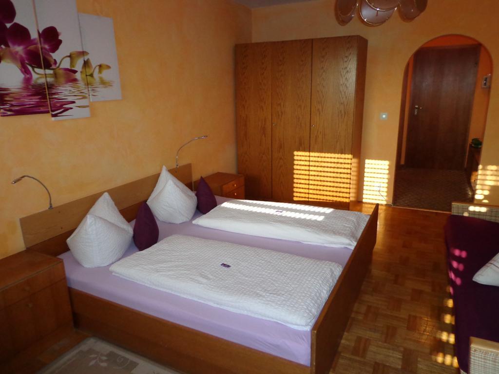 Gasthof - Pension Schamberger Нойкирхен-байм-Хайлиген-Блут Экстерьер фото